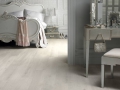 VGW80T_White-Washed-Oak_RS_Res_Bedroom_Image, panele winylowe